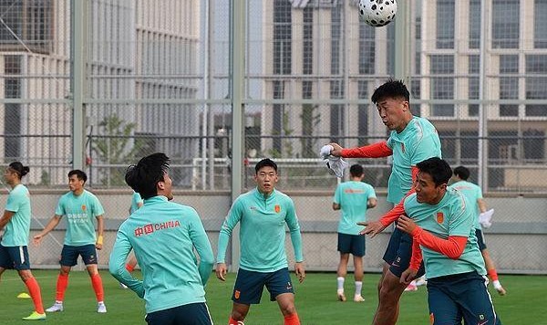B体育-北青：国足抵达新加坡当晚就开练