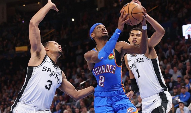 不容易，雷霆赛季第四战马刺终于取胜